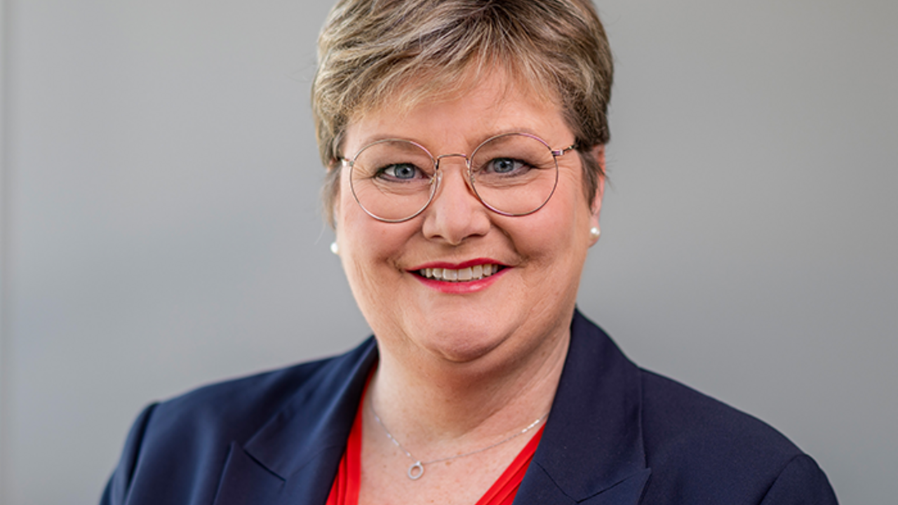 Portrait Staatssekretärin Bettina Brück.