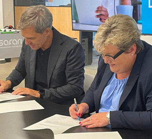 Thomas Michel, CEO DLGI mit Bildungsstaatssekretärin Bettina Brück 